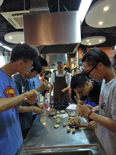 共捧一轮明月,感恩永存心间――太阳成集团tyc234cc导师团中秋节感恩活动