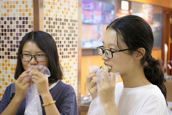 共捧一轮明月,感恩永存心间――太阳成集团tyc234cc导师团中秋节感恩活动