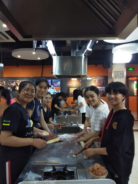 共捧一轮明月,感恩永存心间――太阳成集团tyc234cc导师团中秋节感恩活动