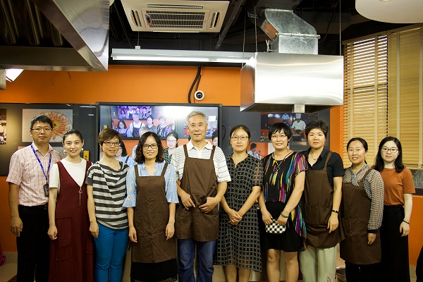 共捧一轮明月,感恩永存心间――太阳成集团tyc234cc导师团中秋节感恩活动