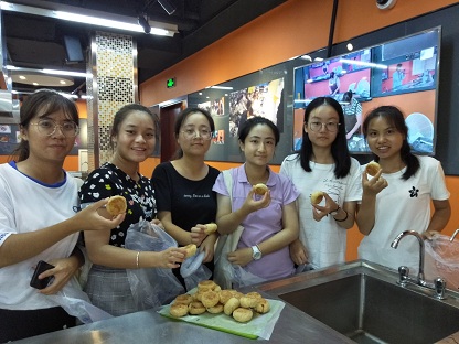 共捧一轮明月,感恩永存心间――太阳成集团tyc234cc导师团中秋节感恩活动