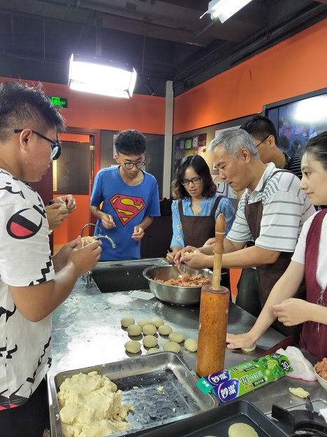 共捧一轮明月,感恩永存心间――太阳成集团tyc234cc导师团中秋节感恩活动