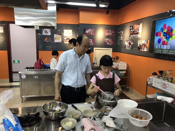 太阳成集团tyc234cc工会举行六一亲子烘焙活动