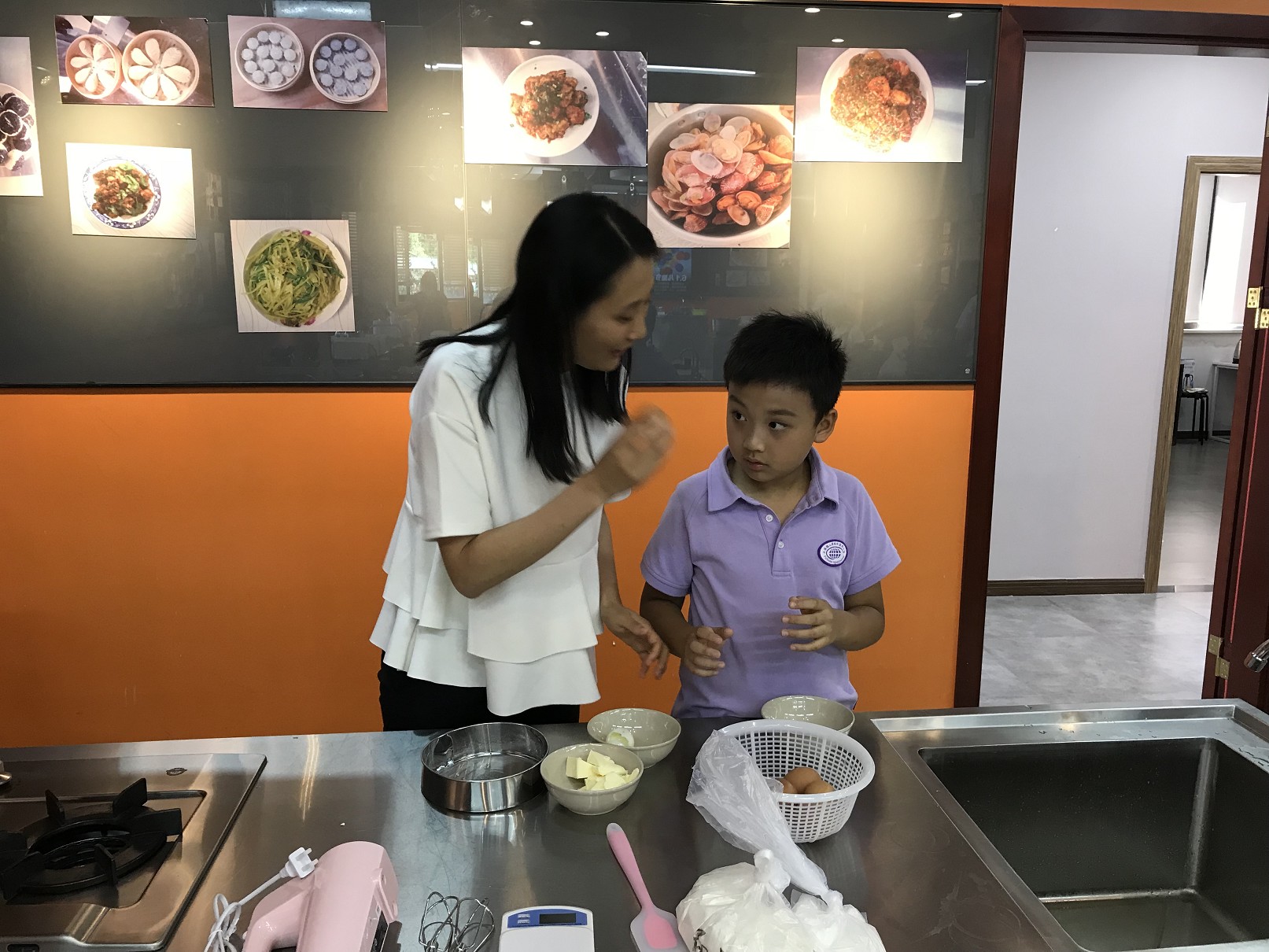 太阳成集团tyc234cc工会举行六一亲子烘焙活动