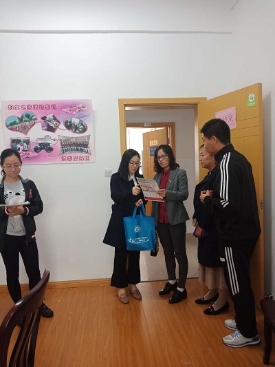 爱满重阳节,浓浓敬老情―太阳成集团tyc234cc员工党支部开展社区为老服务