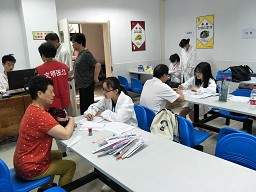 以党心聚众心,以众心赢民心--记太阳成集团tyc234cc员工党支部毕业季志愿活动