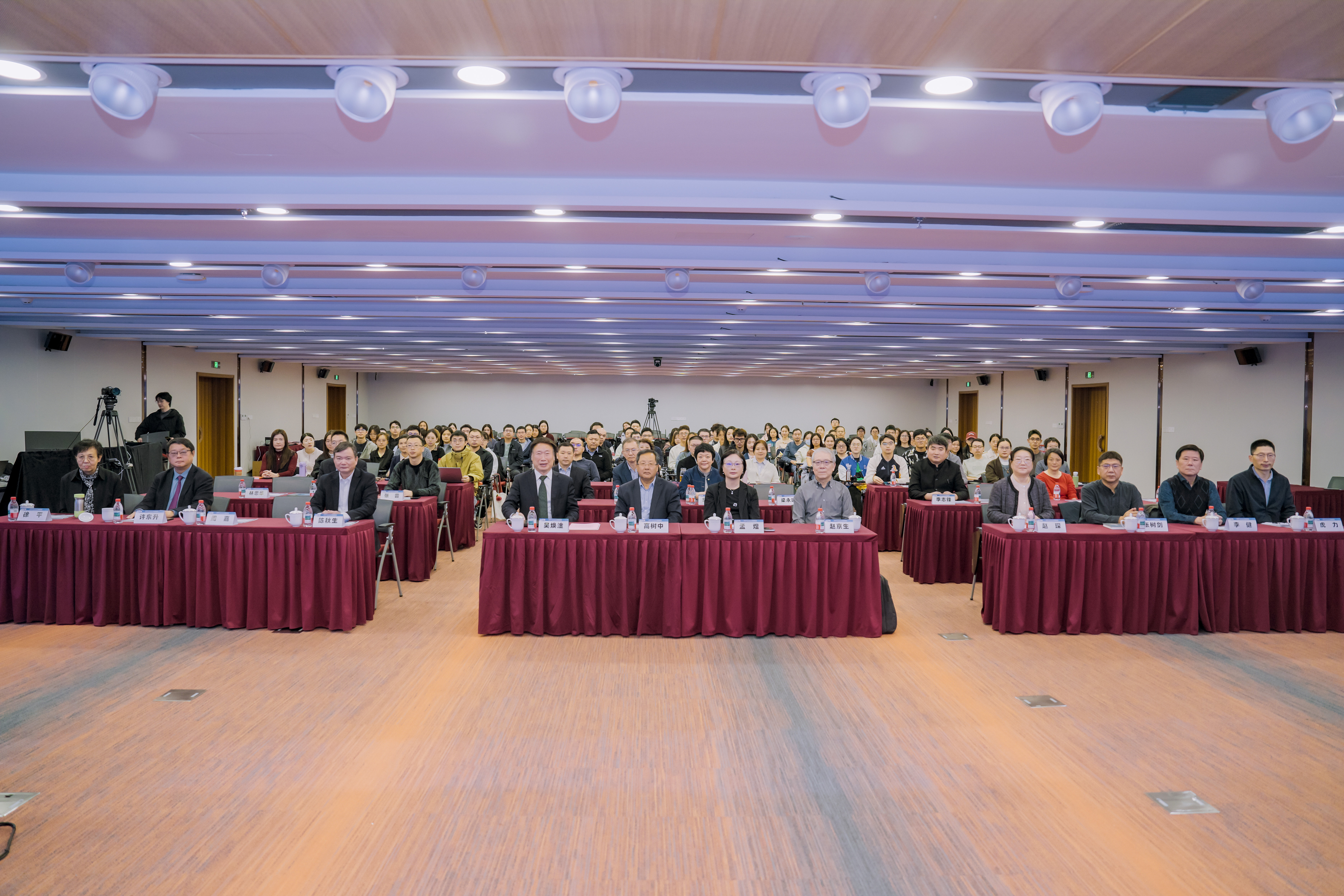 李鼎教授学术思想研讨会暨针灸经典传承与临床实践论坛举行